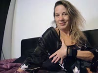 I’m an attractive MILF with a great body and brains. I’m always open for a nice chat and a listening ear — and we can see what else you might want from me…..
Hallo lekkere mannen , ik wacht op jullie.Heb veel leuke geile plannetjes in gedachten.Neem mij mee naar de VIP en ik zal je niet teleurstellen.