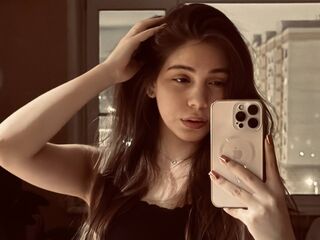 nude cam photo AlishiaCowlin