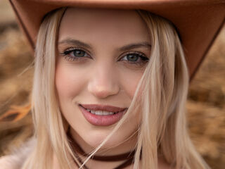 camgirl playing with vibrator Eden