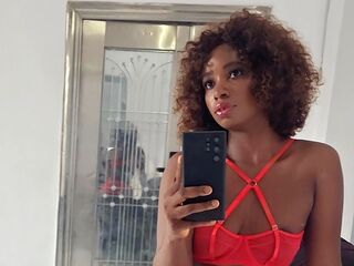 camgirl masturbating with sextoy LuluWilde