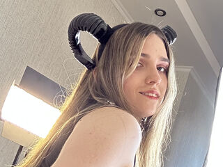 girl topless AaliceWalter