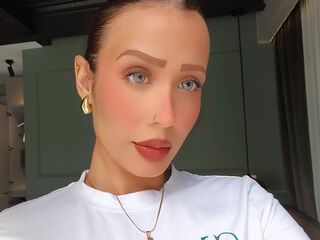 naked camgirl photo AdrianaRossetti