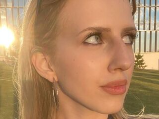 camslut fingering shaved pussy AishaSpringstead