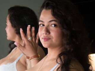 topless webcamgirl AliceMorellli