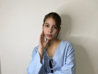 naked webcamgirl AlishiaCowlin
