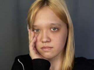 camgirl masturbating with sextoy AlleenWelke