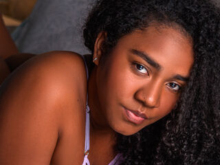 camslut fingering shaved pussy AmaraRuiiz