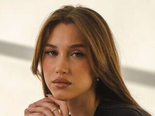 girl shaving pussy AmelinaBrauberg