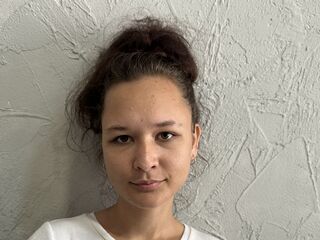 masturbating cam girl BruniChio