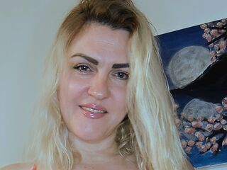 naughty cam girl fingering pussy CandanceSmith