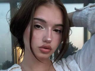 cam girl playing with vibrator CarlosRayna