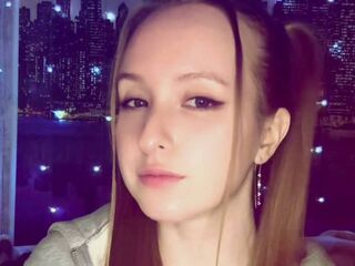 topless webcamgirl CortneyMoran