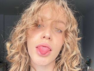 cam girl masturbating with dildo DaniaGanis