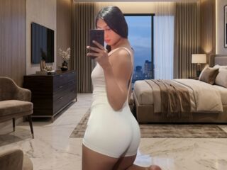 topless camgirl EloiseCrocce