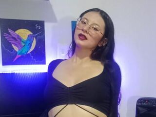 shaved pussy cam EmberCullen