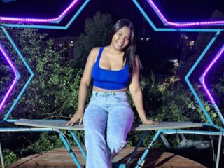 beautiful camgirl EmiVoss