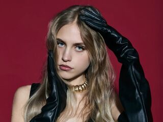 naughty camgirl fingering shaved pussy EveTottingham