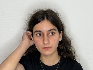 topless camgirl FondaYarbro