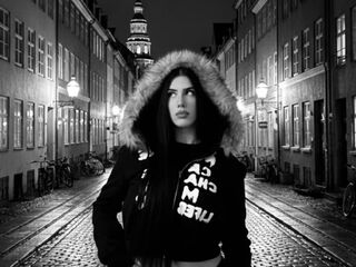 cam girl playing with vibrator HazelHayese