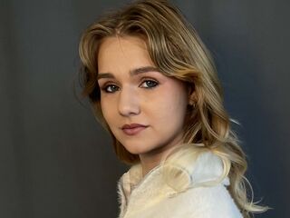 fingering camgirl HelenPetrini