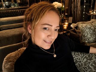 nude camgirl picture IrishFaster