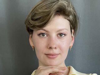 girl showing pussy JanHilbert