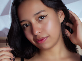 cam girl showing tits JaryNova