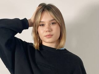 camgirl showing pussy JoyeLatin