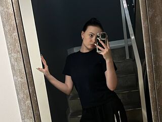 free live webcam sex KiraBentley
