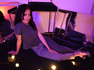 cam girl live webcam video KyaraLux