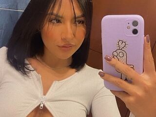 camgirl masturbating with vibrator LaurynJhons