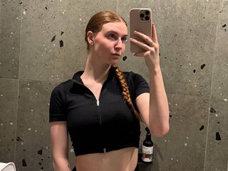 camwhore shaving pussy LessieNunz
