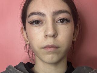 beautiful webcamgirl LonnaBertalan
