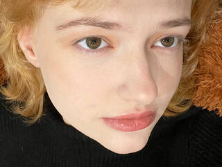 topless cam girl LunaBeans