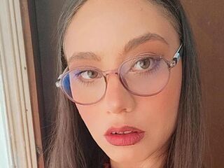 mastubating web cam girl MadeCristine