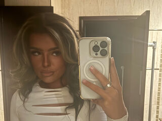 naked cam girl masturbating with dildo MaisieSmithx