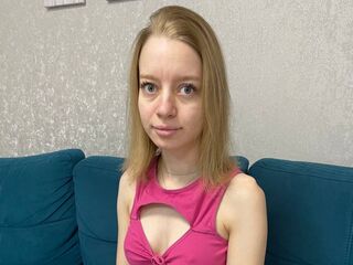 cam girl showing tits MikkiBless