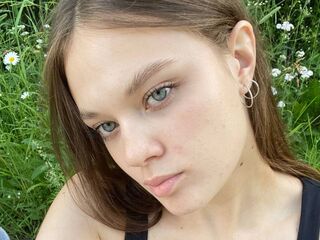 camslut spreading pussy NoeliaMeara