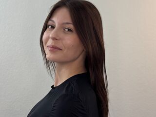 camslut showing tits RobinCarcieri