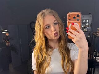 nude webcam TainaSaffo