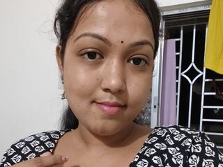 nude gamgirl TrishaSaha