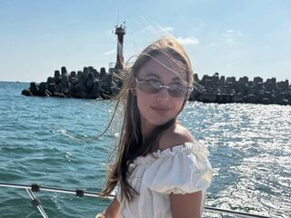 naughty camgirl masturbating with dildo YaekoBrowers