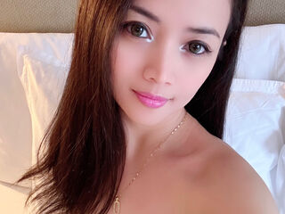 cam girl masturbating with vibrator YasmienAtos