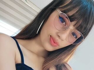 camwhore shaved pussy YiyisMarthin