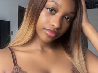 naughty camgirl fingering shaved pussy ZaraPhoenix